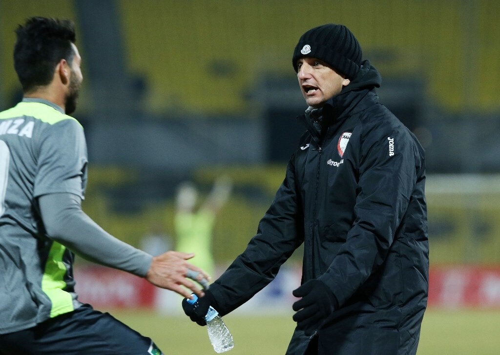 Στην ακριτική ομάδα είχε παίκτη τον Χαμζά Γιουνές, με τον οποίο διατηρεί άψογες σχέσεις