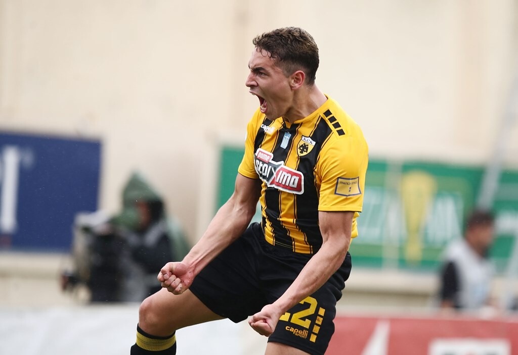 Ειδικότερα, αν ο Αργεντινός δεχόταν να συνεχίσει να παίζει στην Ένωση...