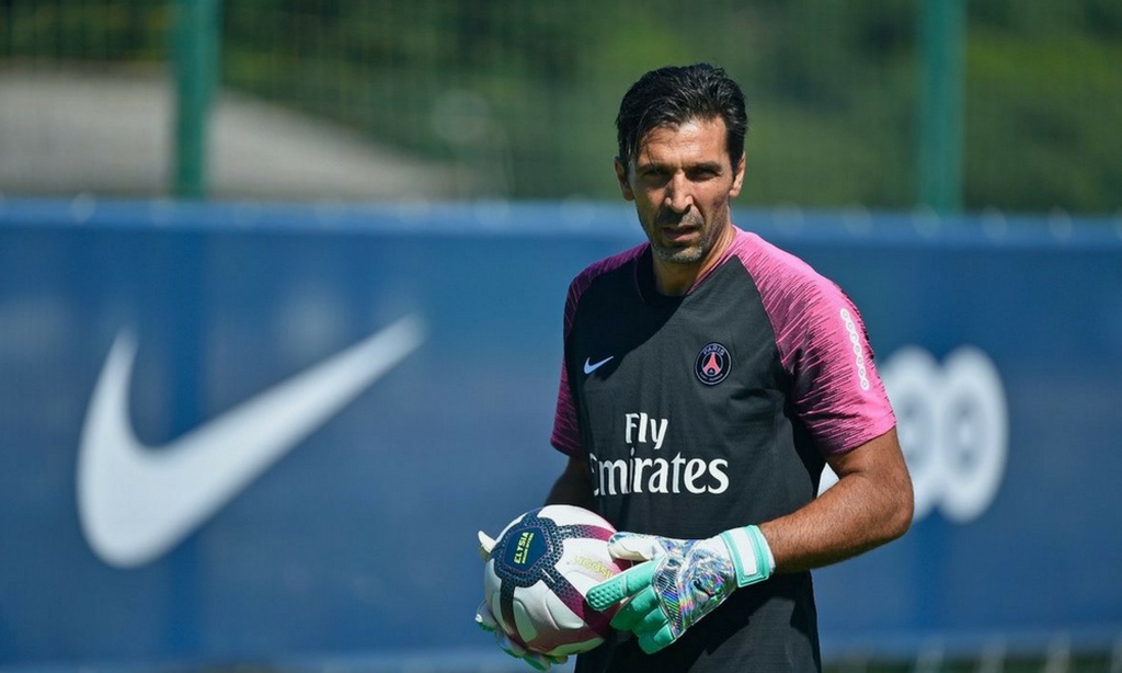 Ο Τζίτζι Μπουφόν αποτελεί παρελθόν, ο Νταβίντ Ντε Χέα θα παραμείνει όπως όλα δείχνουν στη Μάντσεστερ Γιουνάιτεντ, όμως στην Παρί είναι έτοιμοι για μια... βόμβα.