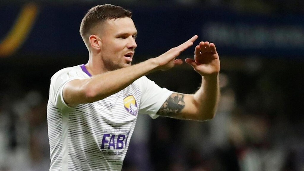 Ο ίδιος ο Μπεργκ βέβαια, αν και αρχικά έδειχνε ιδιαίτερα ζεστός στο ενδεχόμενο να αγωνιστεί στον Ολυμπιακό, δεν έχει δώσει ακόμα την οριστική του απάντηση στην πρόταση της ομάδας του Πειραιά.