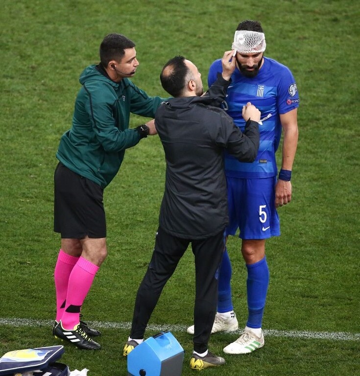 Ελλάδα – Αρμενία: Σφοδρή σύγκρουση και… ματωμένο κεφάλι για Σιόβα (photos+videos)