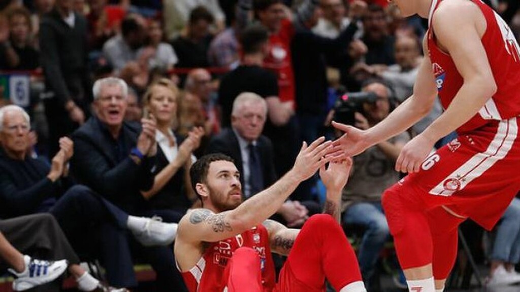 Φαίνεται όμως, πως οι διοικούντες της ομάδας αποφάσισαν πως θα πρέπει να αλλάξουν δραστικά πράγματα και έτσι αποφάσισαν να δώσουν τα κλειδιά της ομάδας σε ένα μεγάλο όνομα του χώρου.