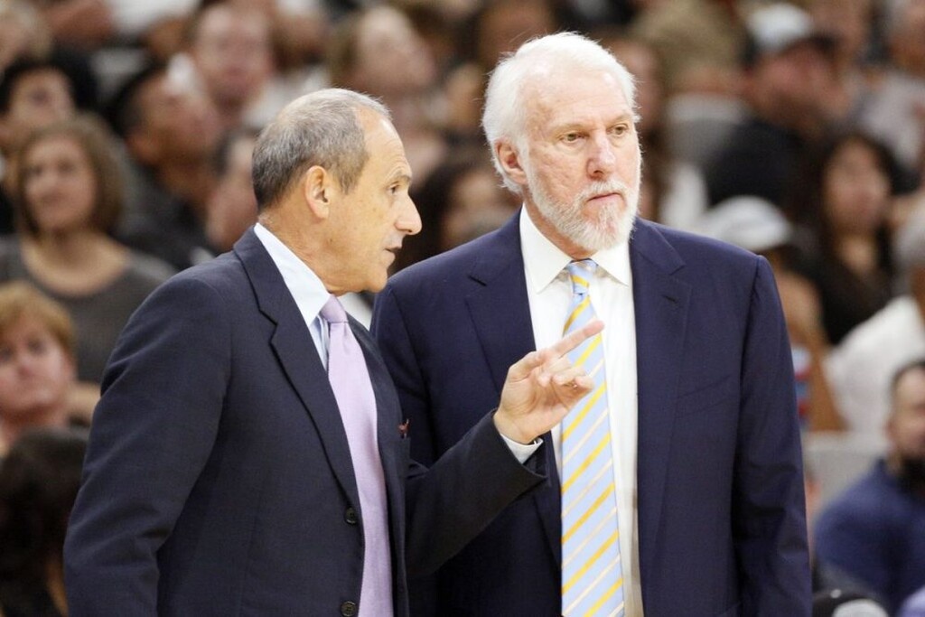 Ο Μεσίνα αναμένεται να αφήσει τη θέση του βοηθού του Γκρεγκ Πόποβιτς στους Σαν Αντόνιο Σπερς, με στόχο την «αναγέννηση» της ομάδας του Μιλάνο, μετά από μια σειρά αποτυχημένων σεζόν.