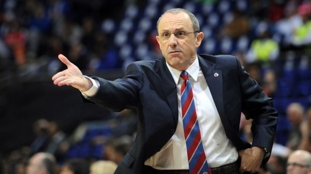 Και αυτός δεν είναι άλλος από τον Ετόρε Μεσίνα!