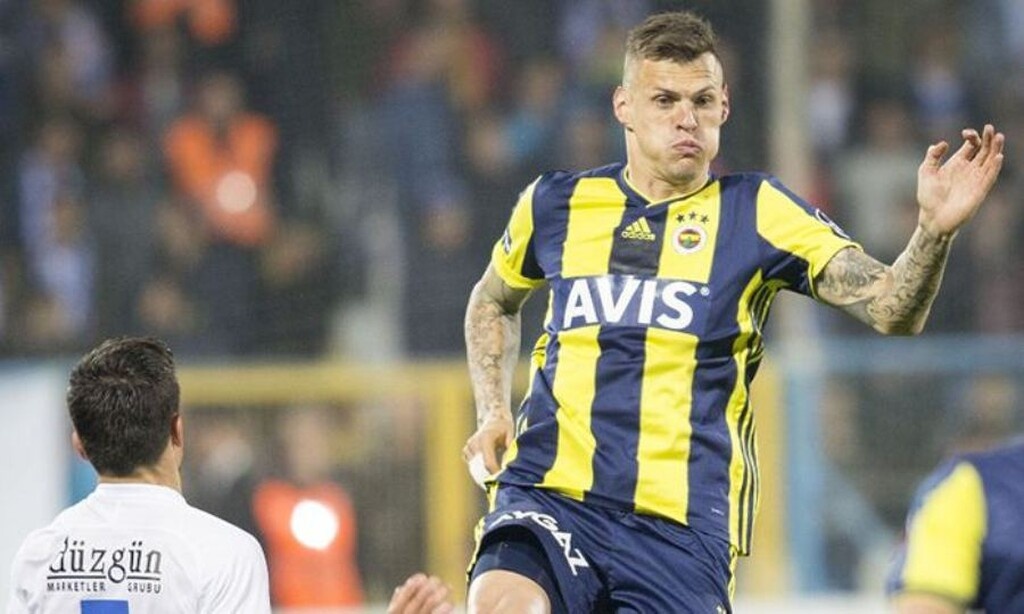 Έχει συχνή επικοινωνία με τον Μάρτιν Σκρτελ και τον «ψήνει» να έρθει στον Ολυμπιακό.