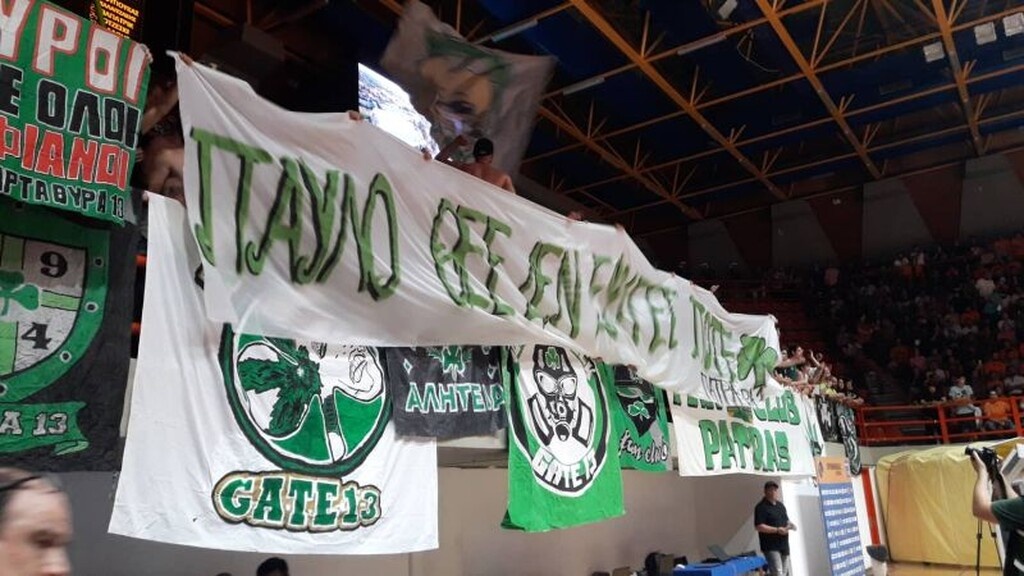 Συγκλονιστικό πανό στην Πάτρα: «Παύλο Θεέ δεν έφυγες ποτέ» (videos+photos)