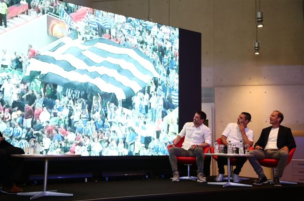 Στη συνέχεια, μίλησε και ο Κώστας Κατσουράνης. «Τους κανόνες τους βάζει ο προπονητής», είπε χαρακτηριστικά ο «Κατσούρ»...