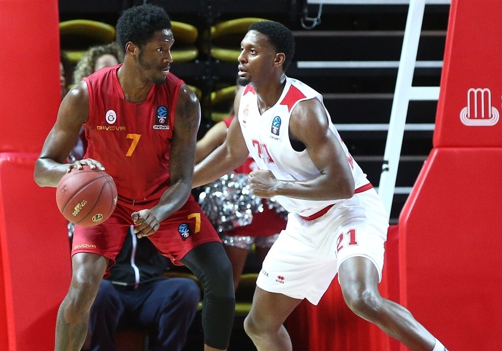 Την τρέχουσα σεζόν έπαιξε στη Γαλατασαράι, με την οποία είχε 15.7 πόντους, 5.6 ριμπάουντ και 1.8 ασίστ σε 10 αγώνες στο Eurocup.