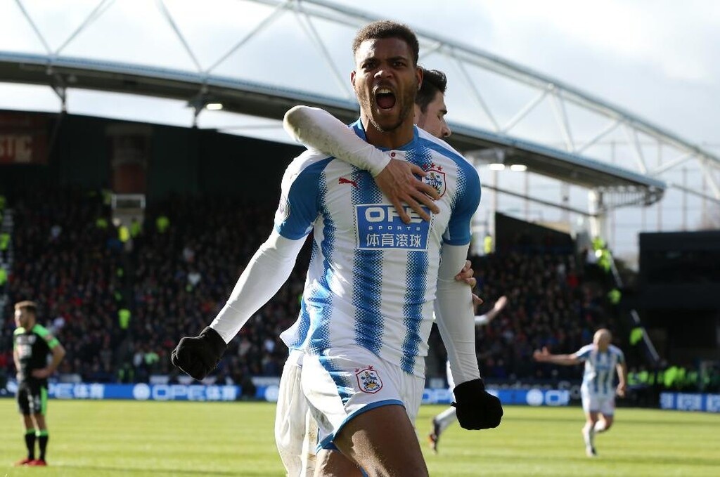 Για την επίθεση, η περίπτωση του Στιβ Μουνιέ βρίσκεται ψηλά στη λίστα του Ολυμπιακού