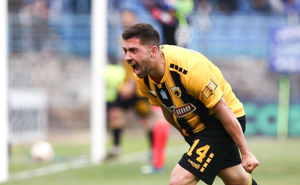 Ο Τάσος Μπακασέτας έχει στα χέρια του δελεαστική πρόταση από την Αλάνιασπορ, στην οποία αγωνίζεται ο Γιώργος Τζαβέλλας