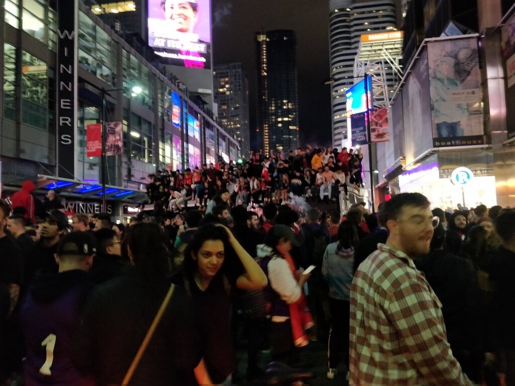 ΝΒΑ: «Κάηκε» το Τορόντο για την κατάκτηση του Πρωταθλήματος (videos+photos)