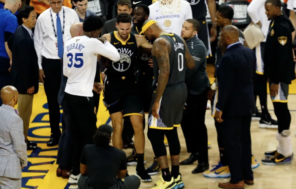 NBA: Σοκ στους Γουόριορς με Τόμπσον!