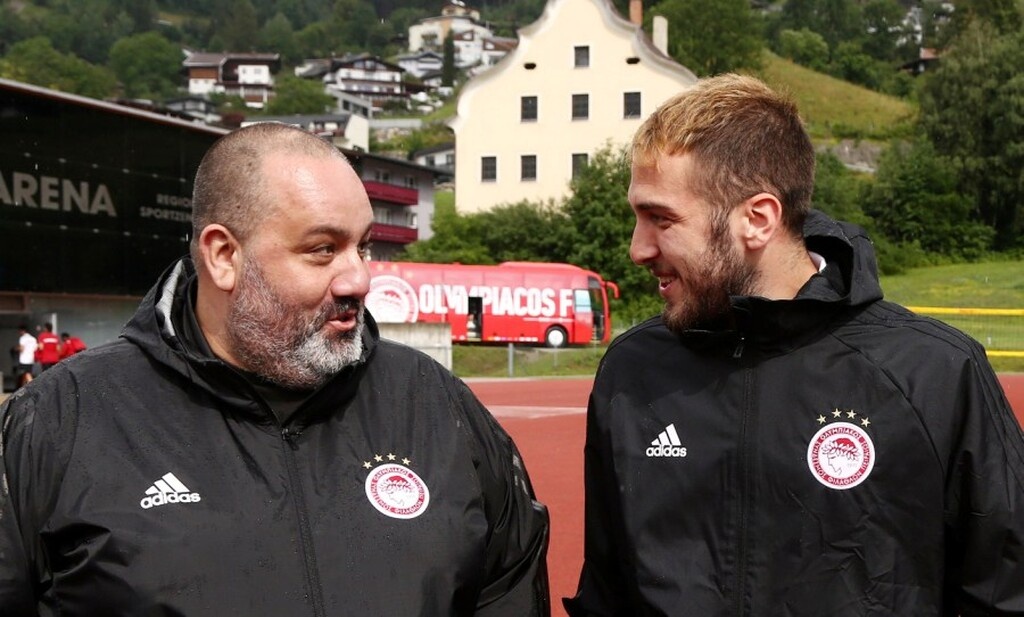 Συγκεκριμένα έγραψε: «Ο ΟΛΥΜΠΙΑΚΟΣ έχει έτοιμο συμβόλαιο για τον Κώστα Φορτούνη και είναι το ΜΕΓΑΛΥΤΕΡΟ που έχει γίνει ποτέ σε Έλληνα ποδοσφαιριστή στην ιστορία του ελληνικού ποδοσφαίρου!!! Όλα τα υπόλοιπα πότε για τον Φορτούνη, πότε για τον Τοροσίδη,