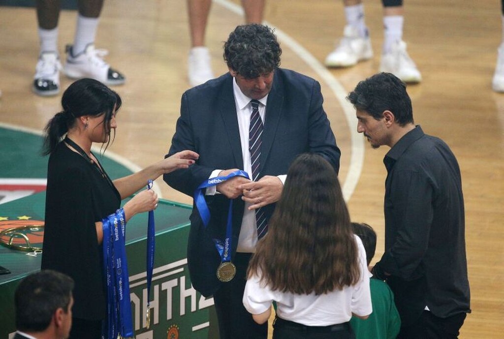 Όλα τα βίντεο από το γλέντι του νταμπλούχου Παναθηναϊκού (videos+photos)
