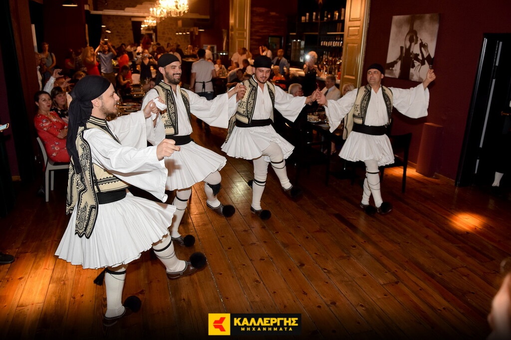 «Κοκκίνησε» η Πάτρα από τις πανέμορφες Ferrari (photos)