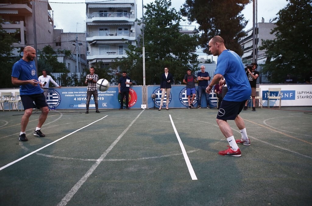 Προσπάθησαν, αλλά για ένα δευτερόλεπτο δεν έσπασαν το ρεκόρ Guinness οι Legends 2004 (photos+videos)