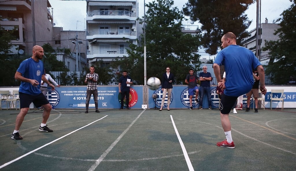 Προσπάθησαν, αλλά για ένα δευτερόλεπτο δεν έσπασαν το ρεκόρ Guinness οι Legends 2004 (photos+videos)