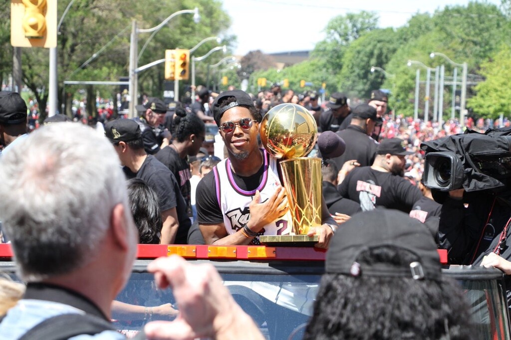 NBA: Η παρέλαση των πρωταθλητών Ράπτορς (videos+photos)