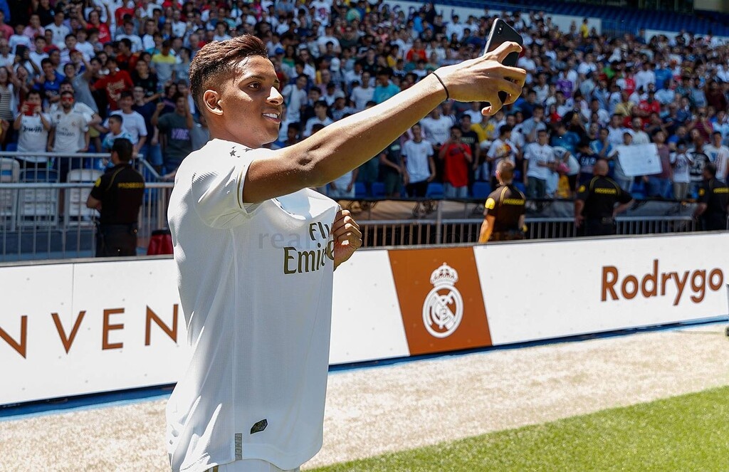 Η Ρεάλ Μαδρίτης παρουσίασε το νέο 18χρονο αστέρι της, Ροντρίγκο! (videos+photos)