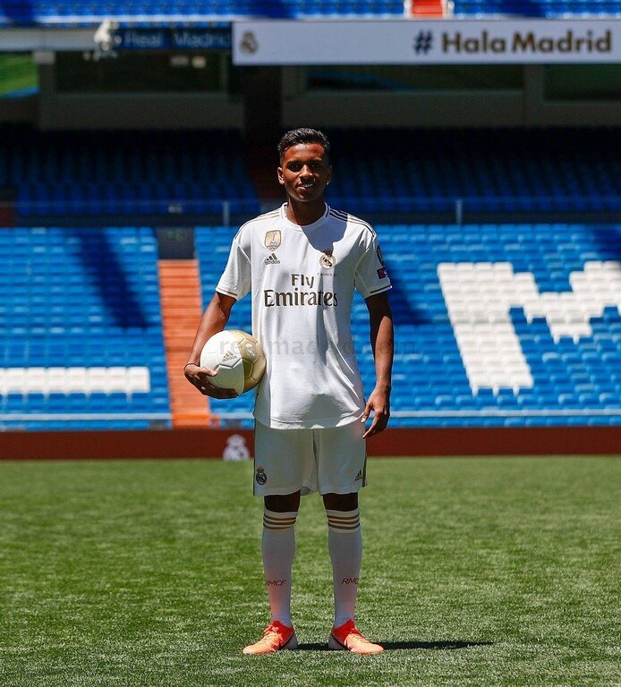 Η Ρεάλ Μαδρίτης παρουσίασε το νέο 18χρονο αστέρι της, Ροντρίγκο! (videos+photos)