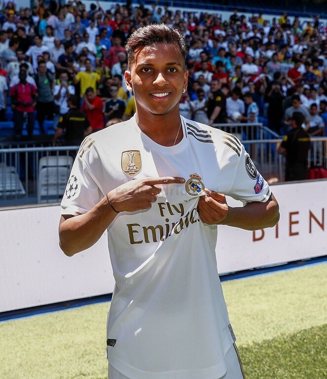 Η Ρεάλ Μαδρίτης παρουσίασε το νέο 18χρονο αστέρι της, Ροντρίγκο! (videos+photos)