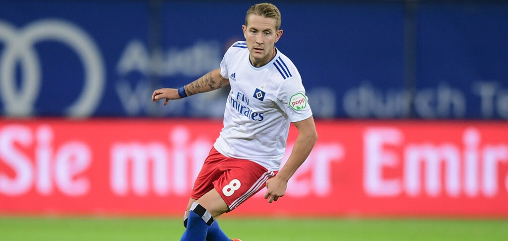 Ξεκίνησε την καριέρα του από την Άαχεν και στη συνέχεια έπαιξε στις Σάλκε, Μπόχουμ, Μάιντς