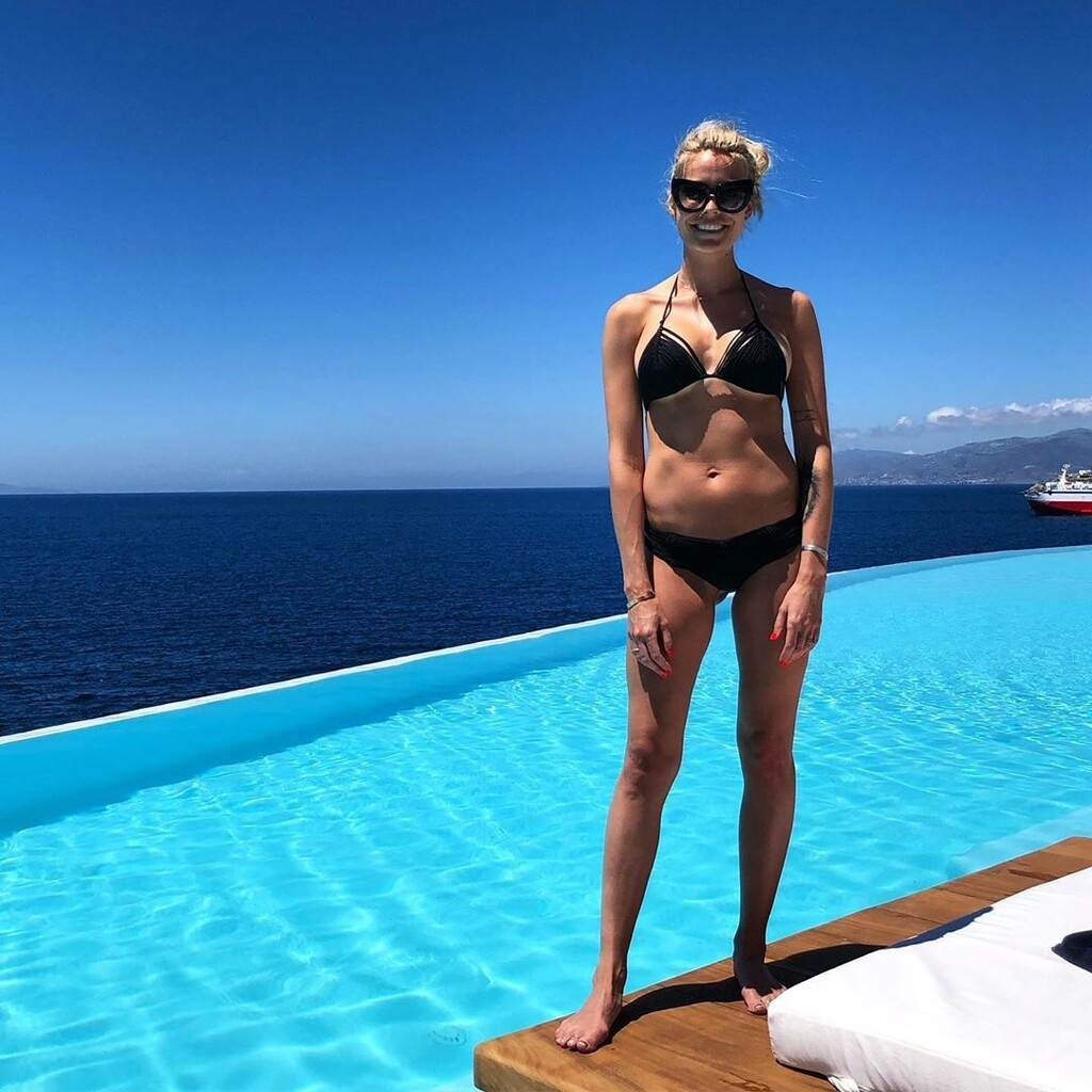 Η Σουηδέζα, Ρεμπέκα Τελ, δίνει... πόνο ειδικά το καλοκαίρι με τα αποκαλυπτικά μαγιό της.