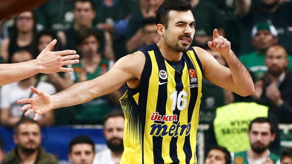 Ο Κώστας Σλούκας αποτελούσε το πιο hot όνομα στο φετινό μεταγραφικό παζάρι του ευρωπαϊκού και όχι μόνο, μπάσκετ.