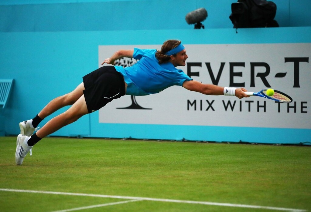 Στέφανος Τσιτσιπάς: Ανατροπή και πρόκριση στους «8» του Fever Tree Championships! (video+photos)