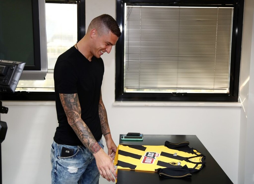 Ο Βράνιες μάλιστα υποσχέθηκε στον ισχυρό άνδρα της ΑΕΚ, κάτι το οποίο φαίνεται πως του έδωσε πόντους, πριν καν ξαναφορέσει τη φανέλα της ΑΕΚ. Τι είπε;