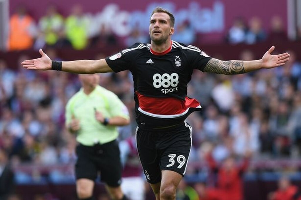 Ο λόγος για τον Απόστολο Βέλλιο, με τον Έλληνα επιθετικό να μένει ελεύθερος από τη Νότιγχαμ Φόρεστ και να υπογράφει συμβόλαιο συνεργασίας με τον Ατρόμητο.