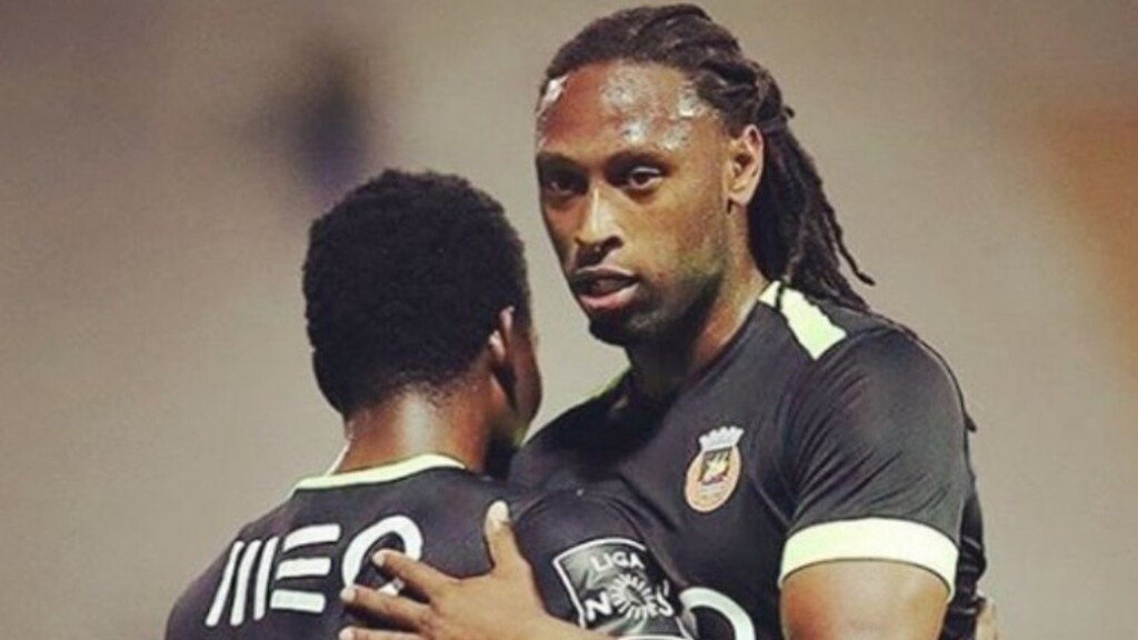 Αυτός φαίνεται πως θα είναι ο Ρούμπεν Σεμέδο. Οι «ερυθρόλευκοι» έχουν καταθέσει πρόταση 2,5 εκατ. ευρώ στη Βιγιαρέαλ, ενώ ο παίκτης έχει ήδη επικοινωνήσει με τον Πέδρο Μαρτίνς, τονίζοντάς του πως θέλει να αγωνιστεί στην Ελλάδα.