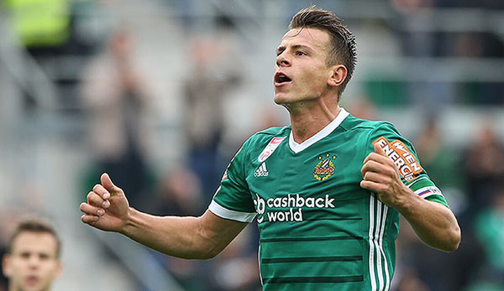 Ο λόγος για τον αρχηγό της Ραπίντ Βιέννης, Στέφαν Σβαμπ. Πρόκειται για 28χρονο χαφ, ο οποίος είναι βασικός τα τελευταία χρόνια στην αυστριακή ομάδα και το συμβόλαιό του λήγει το καλοκαίρι του 2020.