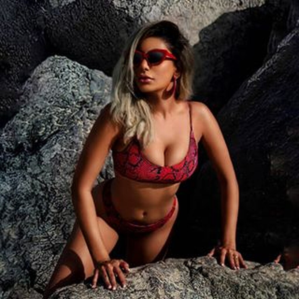 Το απαγορευμένο βίντεο της καυτής Κέλερ που έριξε «άκυρο» στον Ουάρντα!