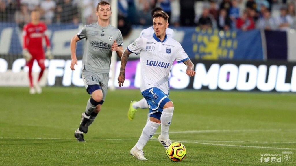 Από την άλλη, βρίσκεται ο Ντάνιελ Μαντσίνι. Δημοσιεύματα από τη Γαλλία αναφέρουν πως ο Αργεντινός θα έρθει σύντομα στην Ελλάδα, ενώ πρόθεση της Μπορντό είναι να τελειώσει σύντομα το θέμα για να ξεκινήσει χωρίς εκκρεμότητες η προετοιμασία.