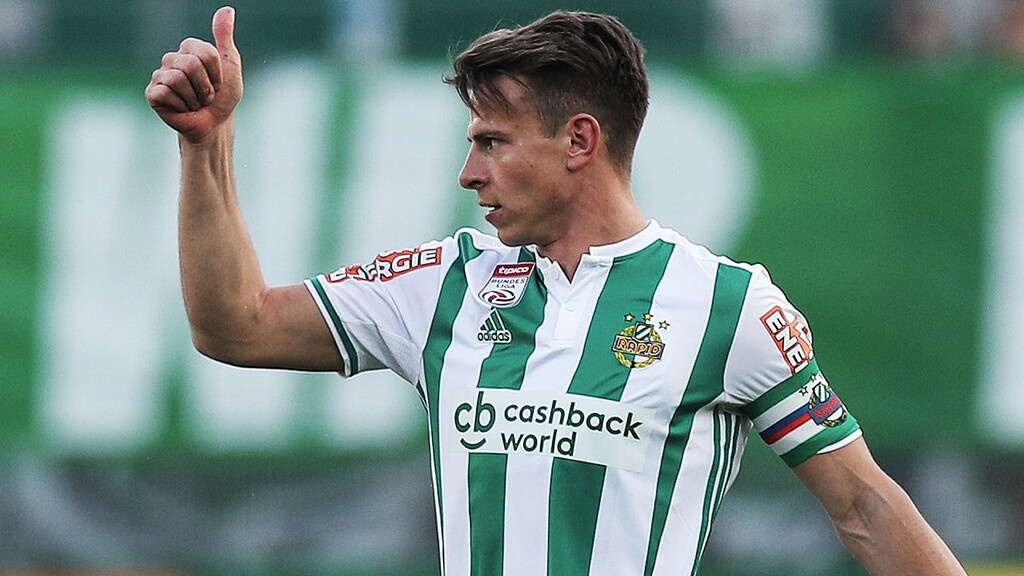 Ο Αυστριακός μέσος αγωνίζεται τα τελευταία πέντε χρόνια στη Ραπίντ, με την οποία έχει 209 συμμετοχές, 42 γκολ 41 ασίστ, ενώ η χρηματιστηριακή του αξία εκτιμάται στα 2 εκατ. ευρώ.