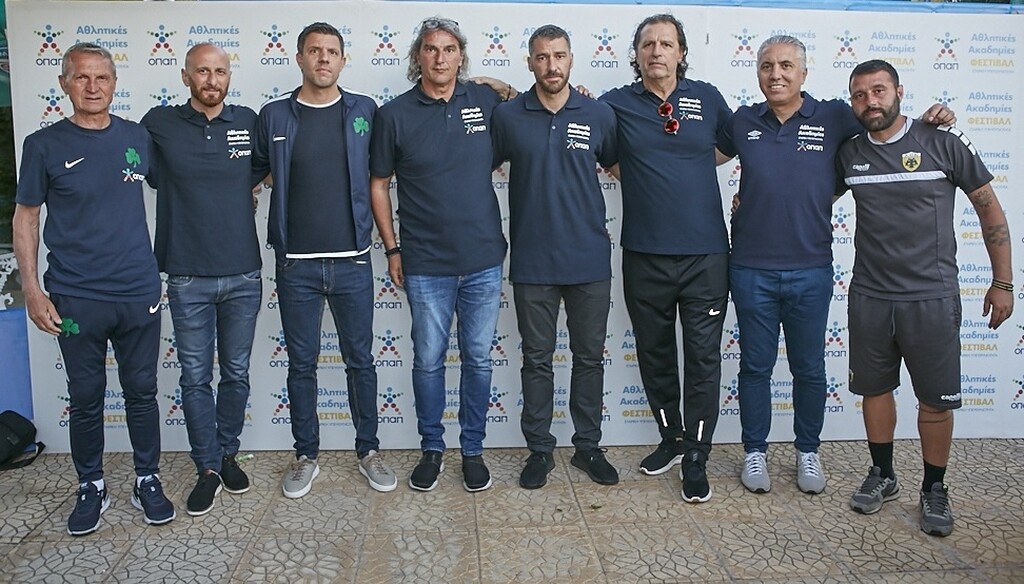 1.	Κώστας Ταράσης, Δημήτρης Παπαδόπουλος, Τάκης Φύσσας, Γιάννης Καλιτζάκης, Γιούρκας Σεϊταρίδης, Τάσος Μητρόπουλος, Νίκος Κωστένογλου, Μιχάλης Παυλής