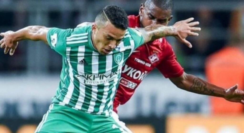 Παρουσιάζονται εμπόδια από την πλευρά του παίκτη και στο δικέφαλο έχουν έτοιμη λύση για τη μεσοεπιθετική γραμμή.