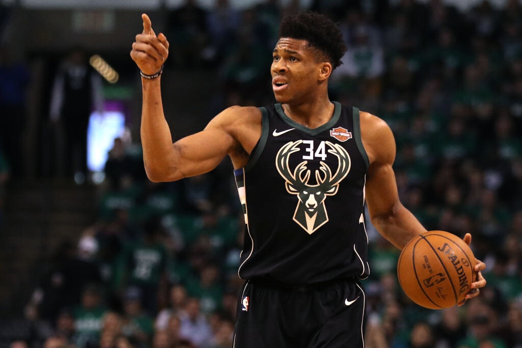 NBA: Με την… Ακρόπολη πάνω του ο Αντετοκούνμπο (photos)