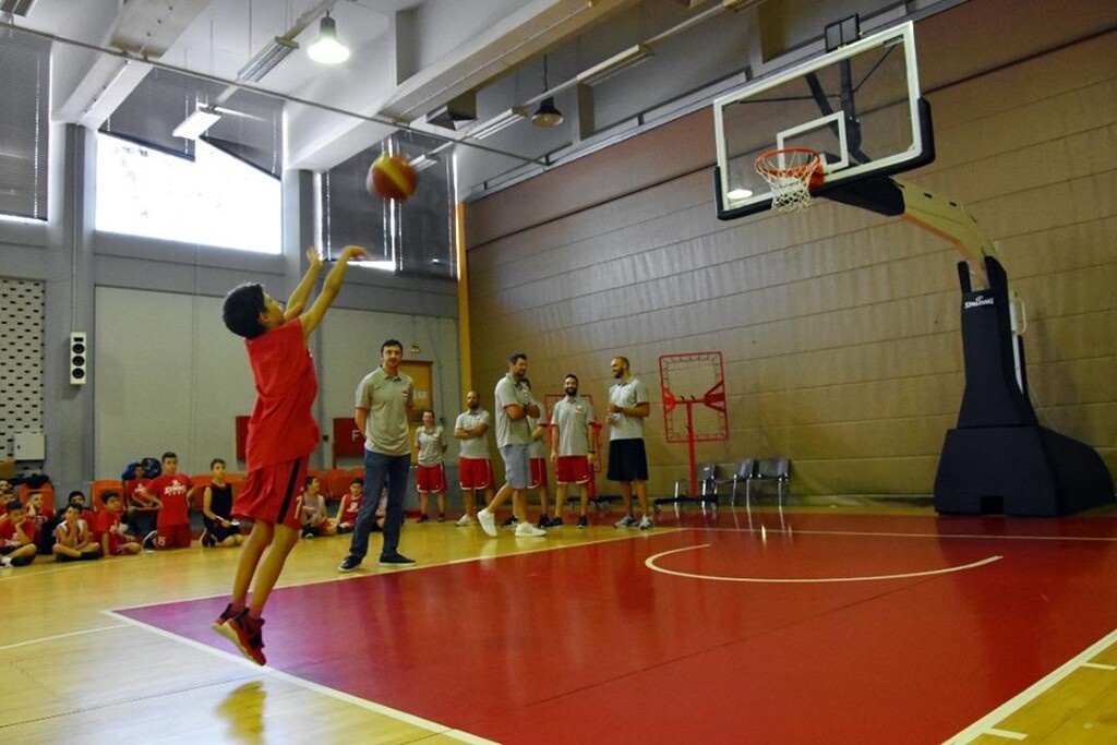 Ολυμπιακός: Με Μπόγρη το Summer Camp των «ερυθρόλευκων» (photos)