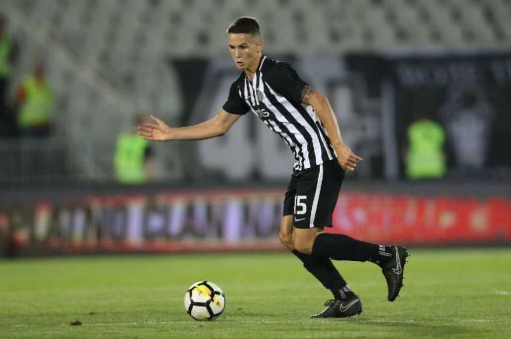 Ο πρώτος είναι ο 19χρονος Σβέτοζαρ Μάρκοβιτς της Παρτιζάν, για τον οποίο οι «ερυθρόλευκοι» θα δώσουν 1,5 εκατ. ευρώ, με τους Σέρβους να κρατούν το 15% των δικαιωμάτων του παίκτη