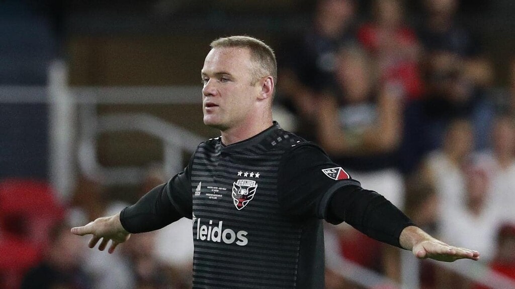 Απίθανος Ρούνεϊ, σκόραρε πίσω από το κέντρο (video)