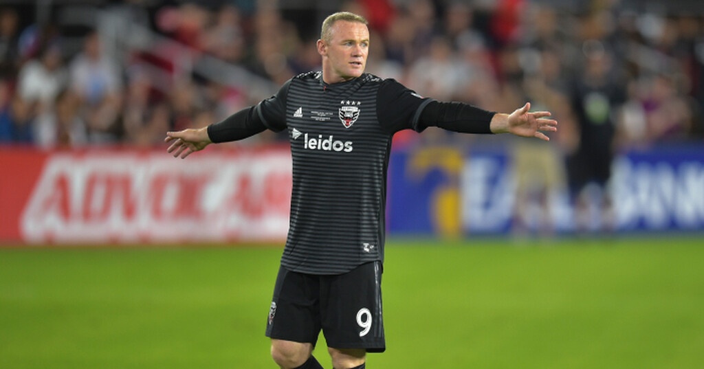 Απίθανος Ρούνεϊ, σκόραρε πίσω από το κέντρο (video)