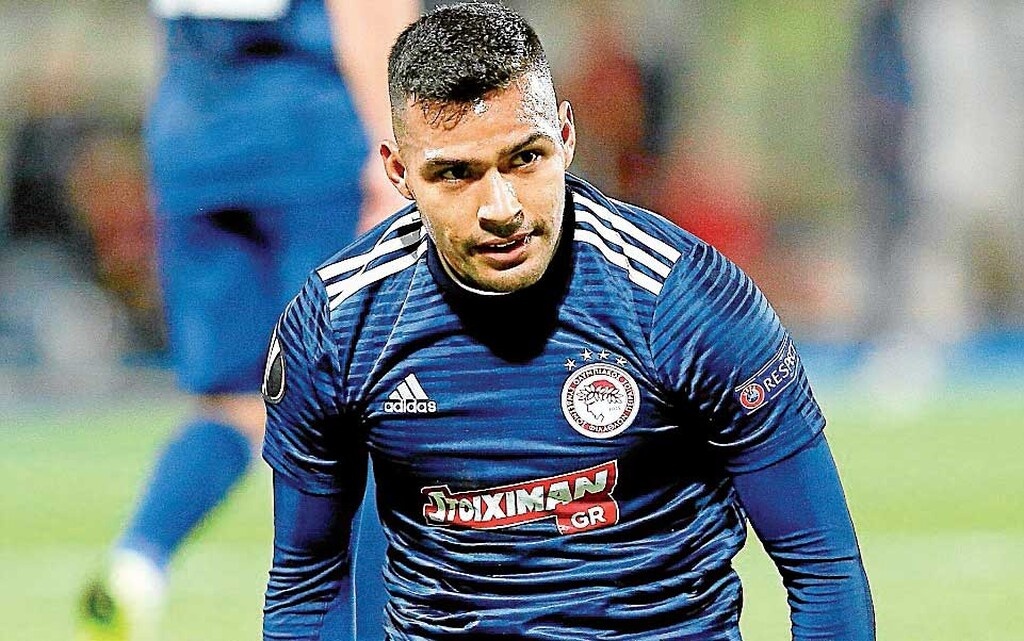 Πρόκειται για τον Ματίας Νάουελ του Ολυμπιακού, που στο δεύτερο μισό της σεζόν αγωνίστηκε στην Ντεπορτίβο Λα Κορούνια με τη μορφή δανεισμού.