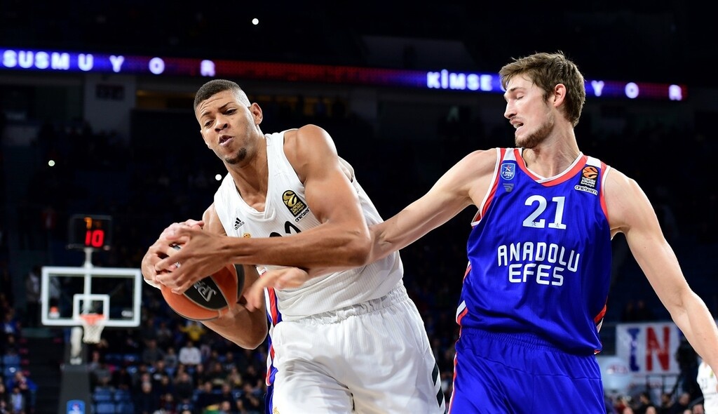 Ανανέωσε με Ρεάλ ο Ταβάρες