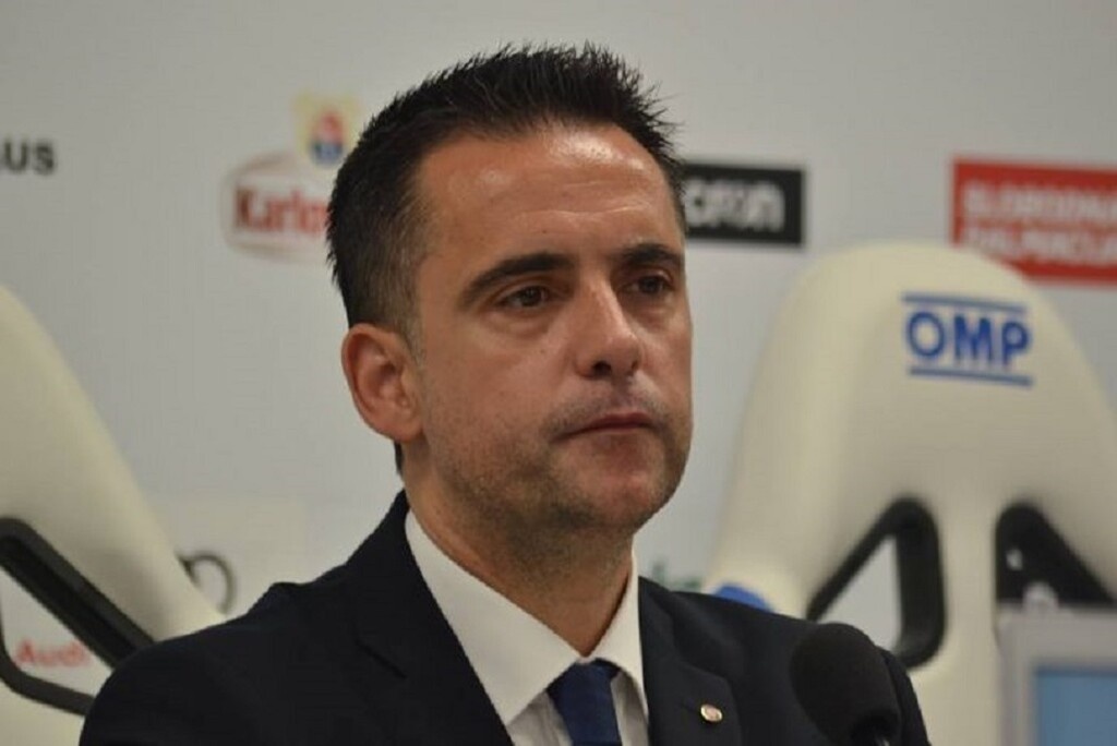 Επιπλέον θα γίνει αναζήτηση και για ξένο τεχνικό από την Ιβηρική ελέω και Μάριο Μπράνκο (τεχνικός διευθυντής), ενώ ακούστηκε και ο Μαρίνος Ουζουνίδης που δεν συγκεντρώνει πολλές πιθανότητες.