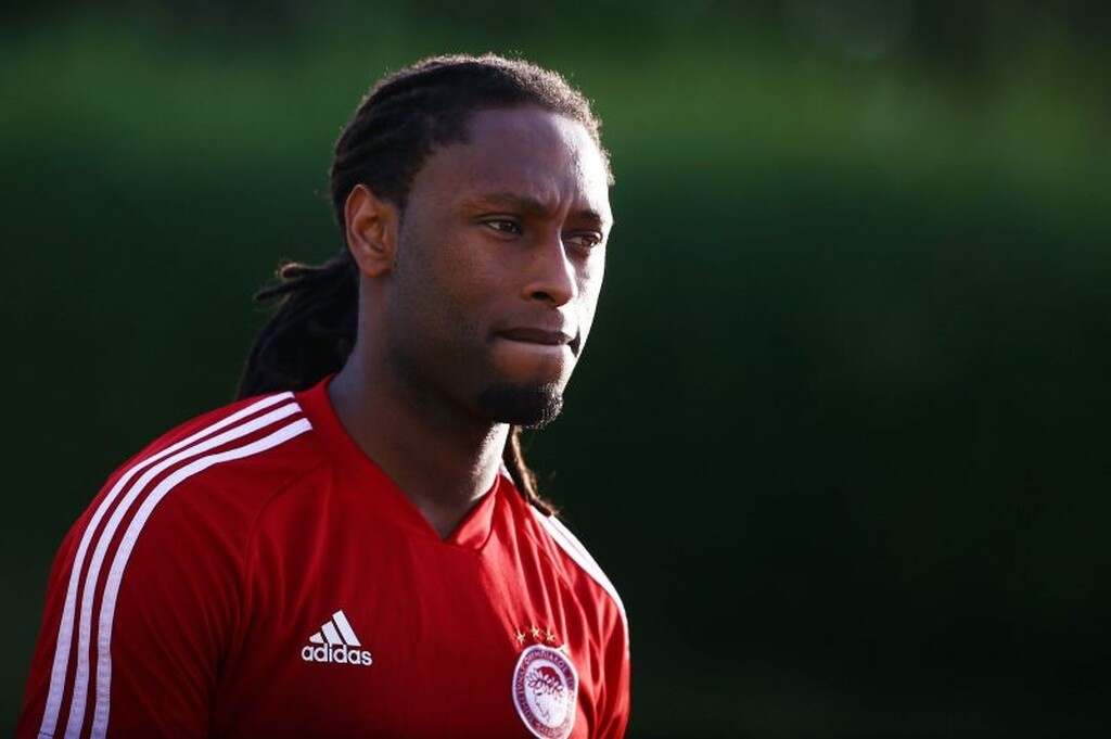 Ολυμπιακός: Η πρώτη εμφάνιση του Σεμέδο με την ερυθρόλευκη φανέλα (photos)