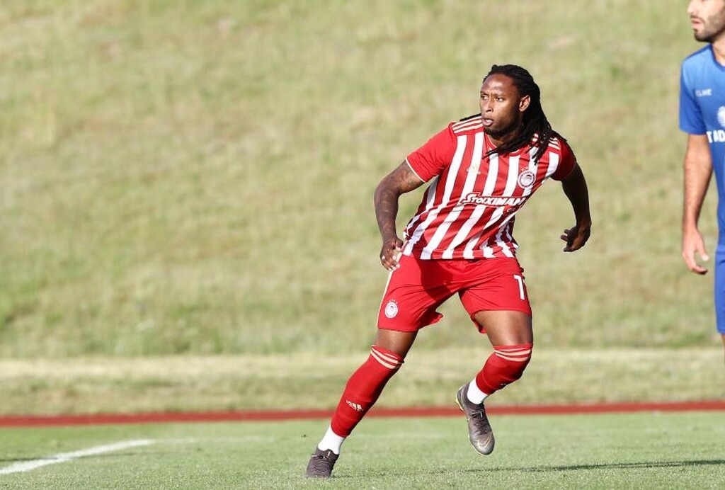 Ολυμπιακός: Η πρώτη εμφάνιση του Σεμέδο με την ερυθρόλευκη φανέλα (photos)