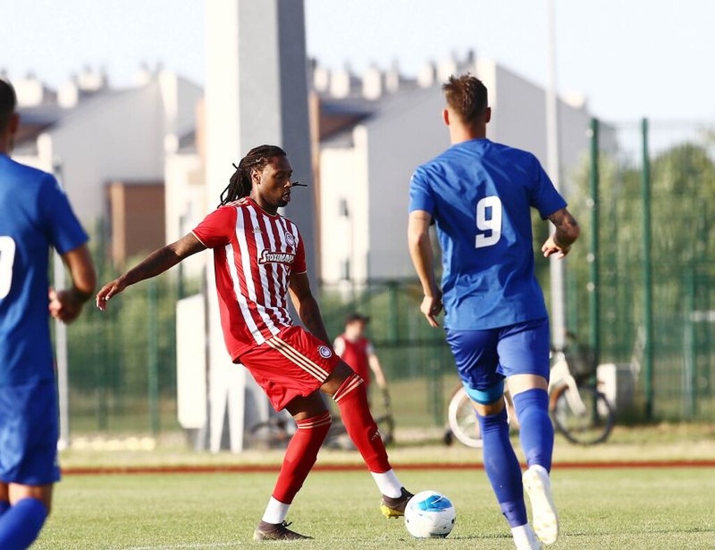 Ολυμπιακός: Η πρώτη εμφάνιση του Σεμέδο με την ερυθρόλευκη φανέλα (photos)