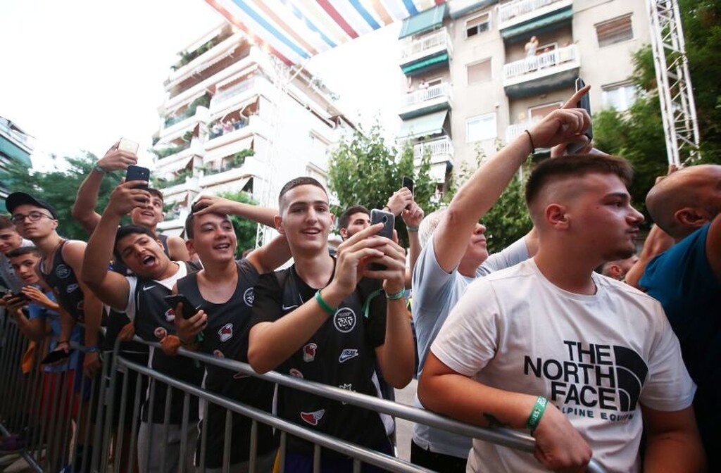 Γιάννης Αντετοκούνμπο: Γύρισε στα Σεπόλια που… βούλιαξαν και τον αποθέωσαν! (photos+videos)